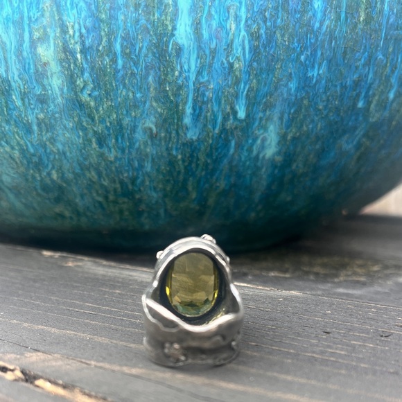 🎉🎉🎉Pristine Silpada Retired Olivine Swarovski Crystal Ring Size 5 - Picture 3 of 11